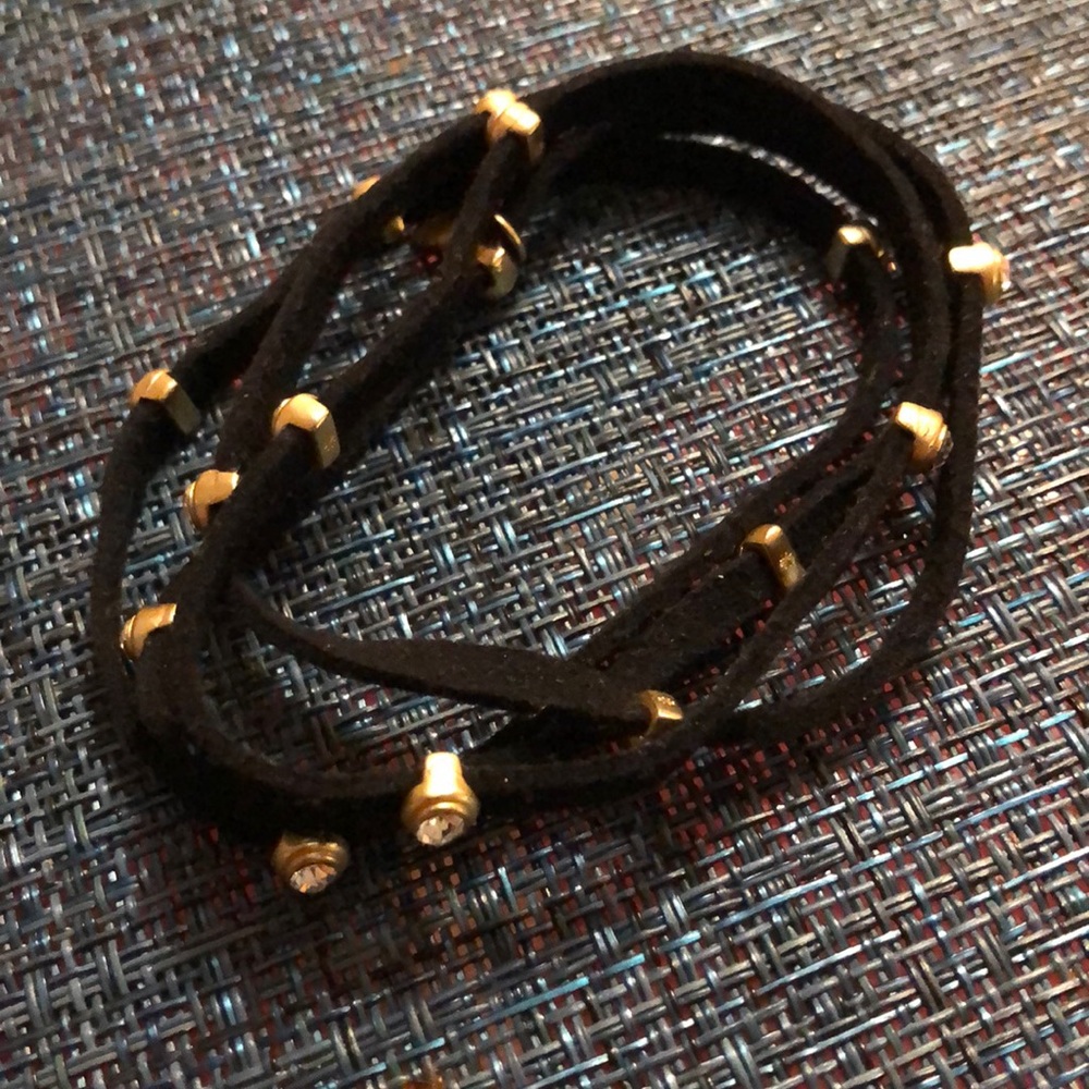 Four bracelets with exquisite gold stones